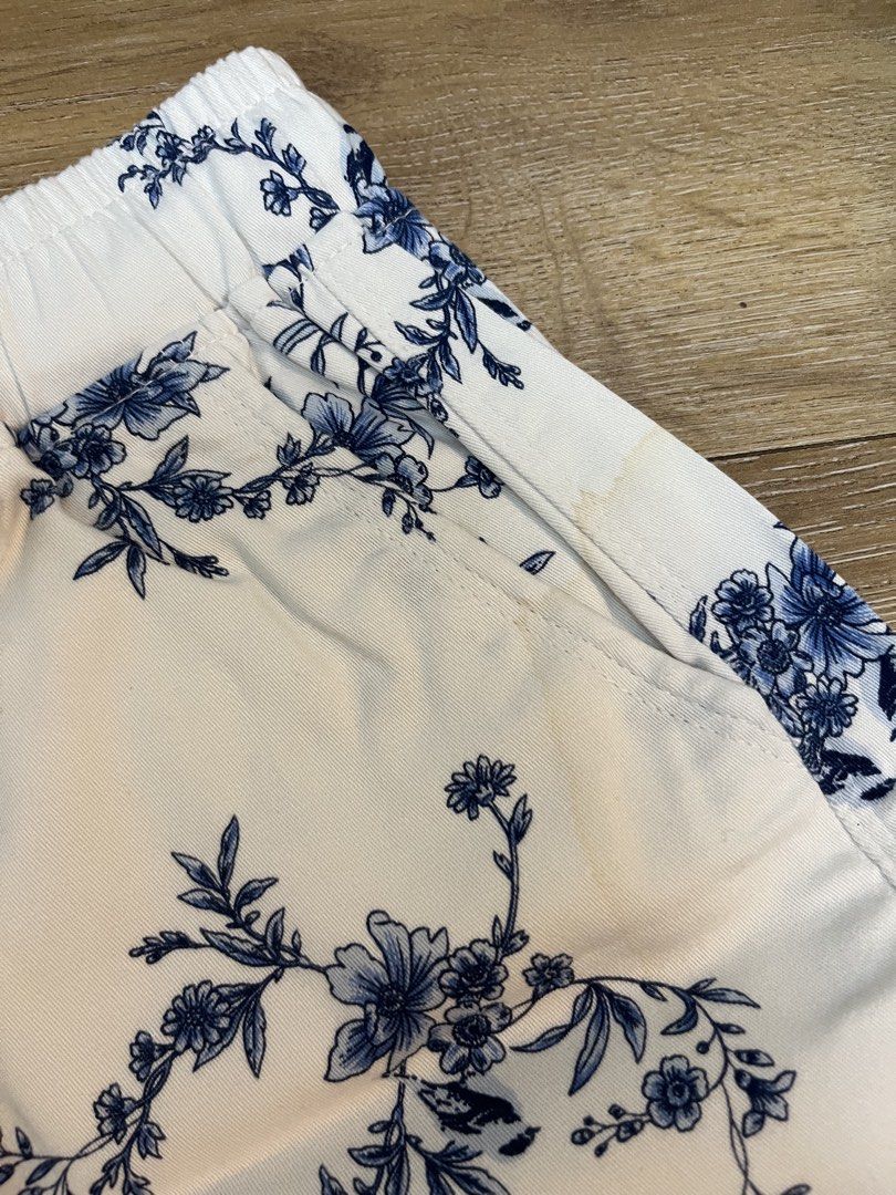 White Floral Shorts with Drawstring Waist (Category: Shorts) located in Pasig City. Submitted by d_cluttered (Listing ID 1460243824, Image 2). Description: - Cute white shorts with a charming blue floral print. - Comfortable elastic waistband with an adjustable drawstring. - Features convenient pockets on both the front and back. - Note: There are a couple of small, faint marks on the front pocket area. - Ideal for everyday casual wear or relaxin