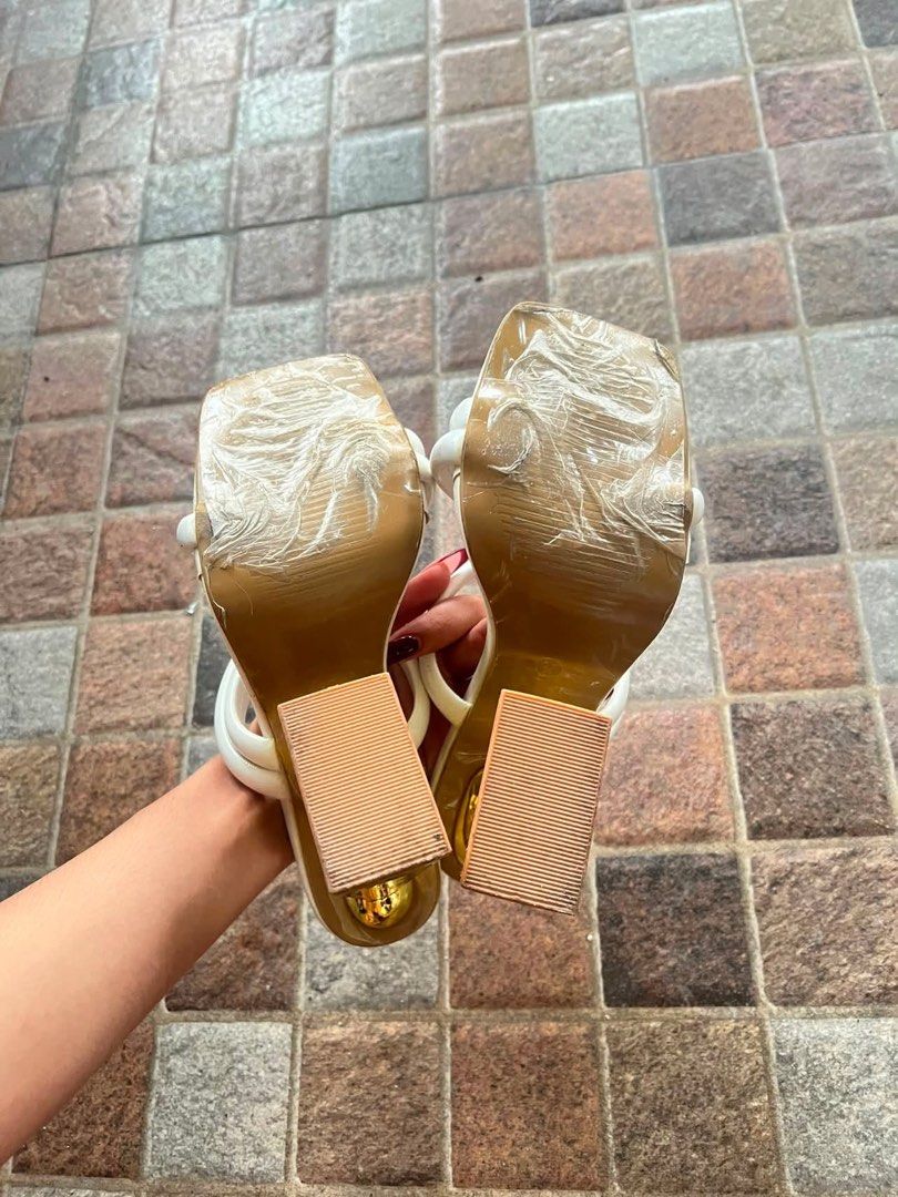 White Gold Heels (Category: Heels) located in Dasmarinas. Submitted by ryewithane (Listing ID 1460151333, Image 3). Description: Never been used, decluttering lang.