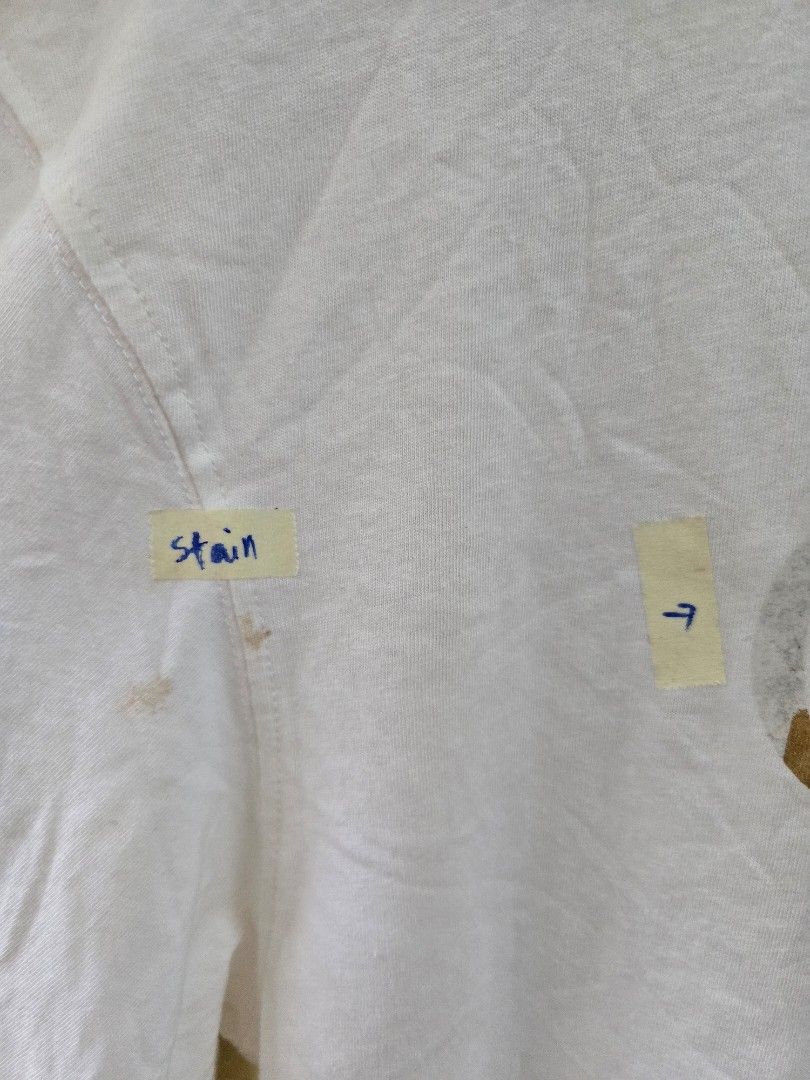 White Guess Est. 1981 T-shirt (Category: Shirts) located in Tarlac. Submitted by resaleclub (Listing ID 1460150229, Image 3). Description: - White Guess t-shirt - Features gold 'Guess Est. 1981' graphic - Authentic Guess branding.