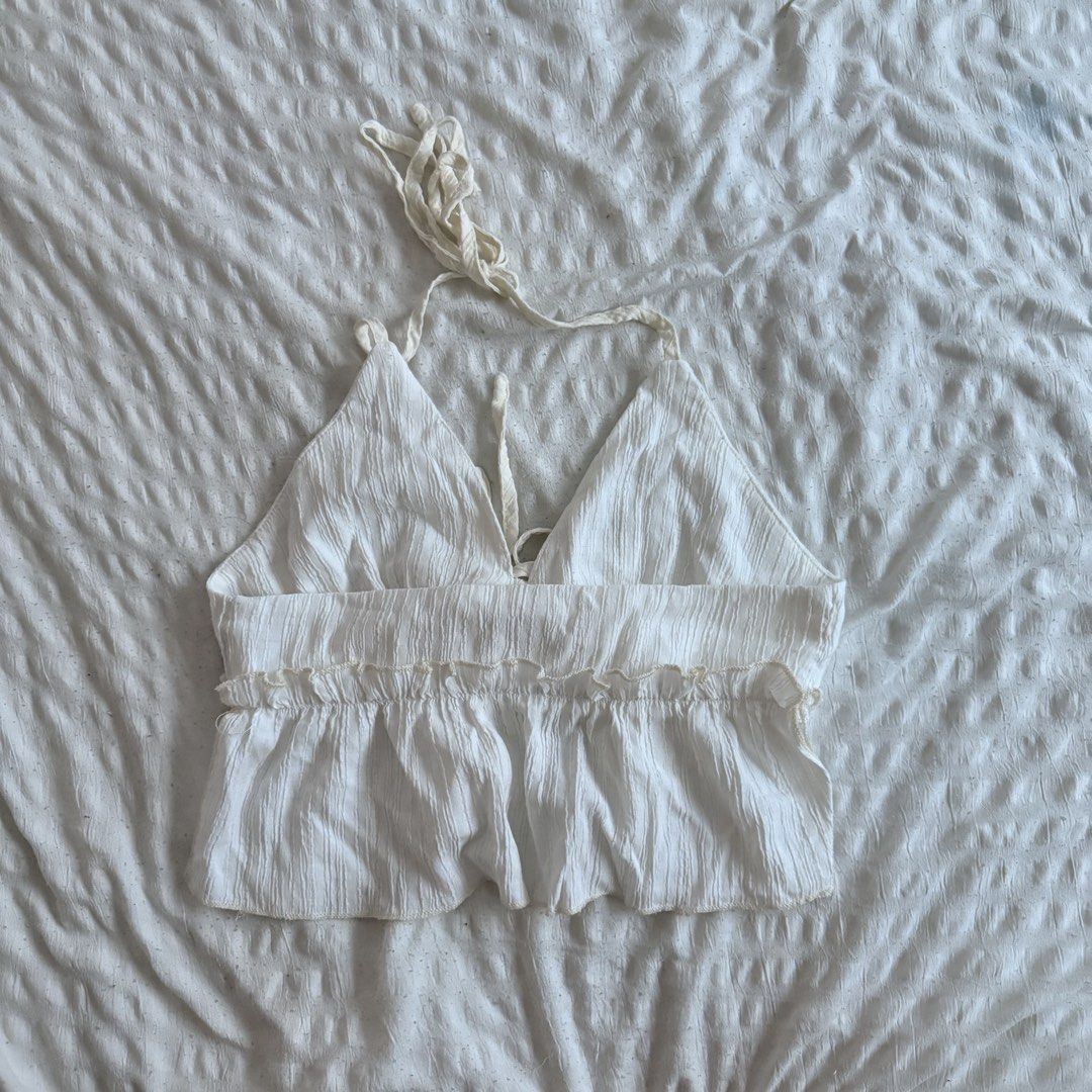 White Halter Top (Category: Sleeveless) located in Mandaluyong City. Submitted by shesellsseashells_bear (Listing ID 1460190166, Image 2). Description: .