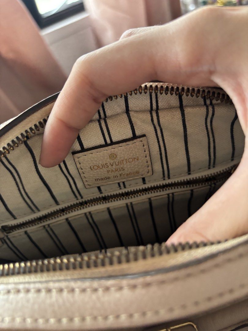 white louis vuitton purse with shoulder strap handle bag statement shoulder bag (Category: Purses & Pouches) located in Las Pinas. Submitted by piarre (Listing ID 1460148074, Image 3). Description: ~ rfs: i dont use it ~ on-hand ~ shipping shall be shouldered by buyer!(j&t shipping is usually for ₱65 only) ~ mop: gcash, paymaya, bpi bank transfer, paypal ~ can create a bundle with other items i sell just send me an offer! ~ feel free to msg me fo