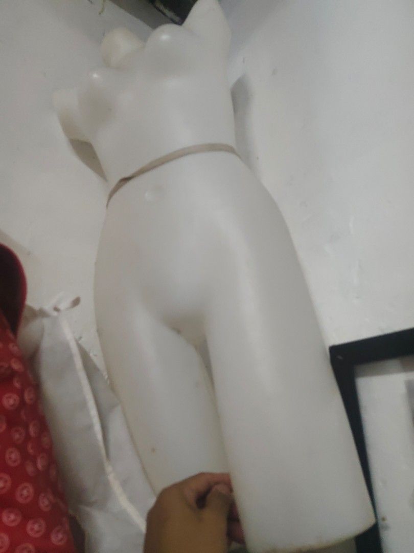 White Plastic Mannequin Torso for Display (Category: Other Home Decor) located in Quezon City. Submitted by jryance13 (Listing ID 1460168375, Image 3). Description: - Sturdy white plastic mannequin torso - Ideal for displaying clothing and accessories - Features a decorative band around the middle - Ready for a new home.