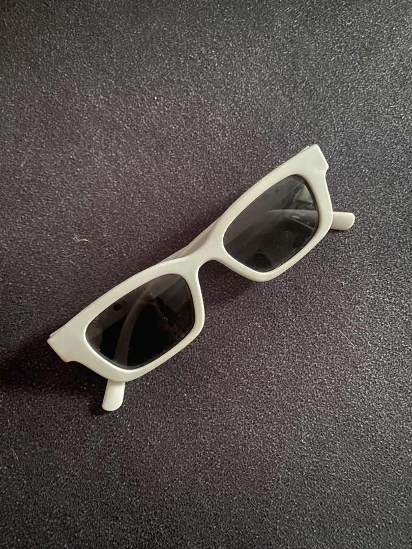 White Rectangular Sunglasses (Category: Sunglasses & Eyewear) located in Ampang. Submitted by livecat-587e86 (Listing ID 1460171358, Image 1). Description: - White rectangular sunglasses - Dark lenses for sun protection - Stylish accessory for any outfit - Ideal for sunny days.