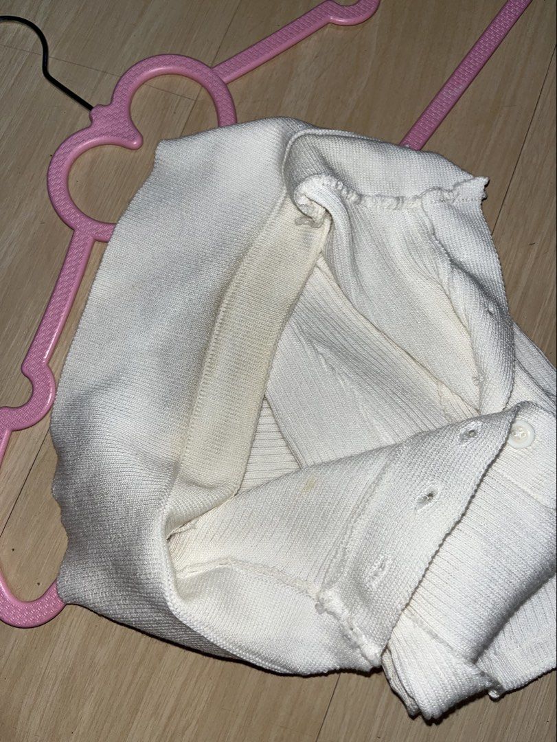 White Ribbed Collared Sleeveless Tank Top (Category: Sleeveless) located in Santa Rosa. Submitted by angee18 (Listing ID 1460191010, Image 2). Description: - White ribbed tank top - Features a collar and button details - Sleeveless design - Stretchy and comfortable fabric - Versatile for layering or wearing on its own - Pairs well with jeans or skirts - Easy to style for casual or dressed-up occasions - Fits XS - SMALL - Need i-laundry stains due