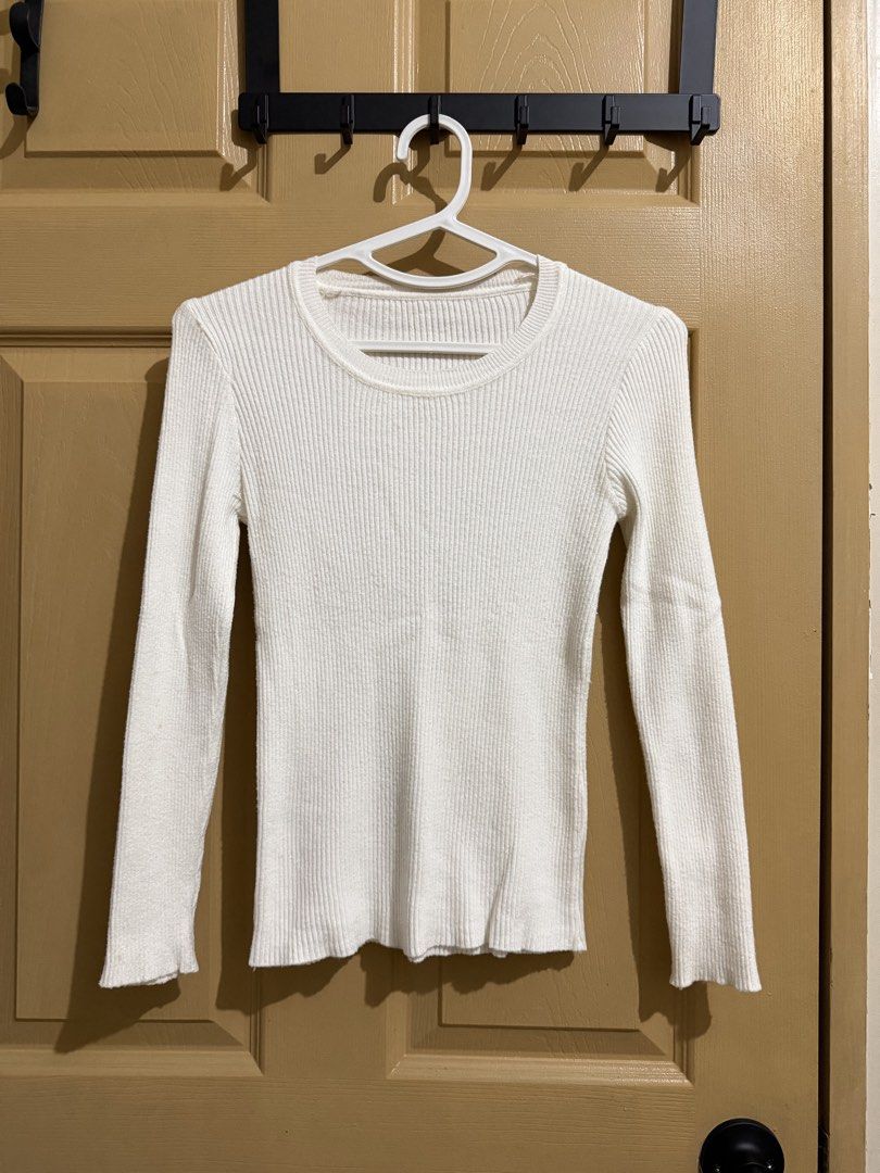 White Ribbed Long Sleeve Top (Category: Longsleeves) located in Manila. Submitted by chavirly (Listing ID 1460187929, Image 1). Description: - Basic white ribbed long-sleeved top - Features a classic crew neck - Trendy lettuce hem detail on sleeves and bottom - Made with stretchy material for comfort - Versatile for layering or wearing solo - Ideal for everyday casual outfits.
