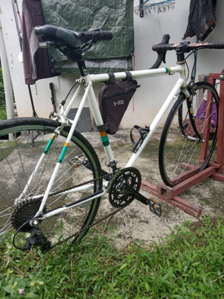 White Road Bike with Drop Handlebars (Category: Bicycles) located in Rizal. Submitted by ssshori (Listing ID 1460106582, Image 3). Description: - White road bike with drop handlebars - Includes a small saddle bag - Comes with a water bottle cage - Ready to ride immediately - Ideal for commuting or leisure rides -DM for inquiries. Thank you.