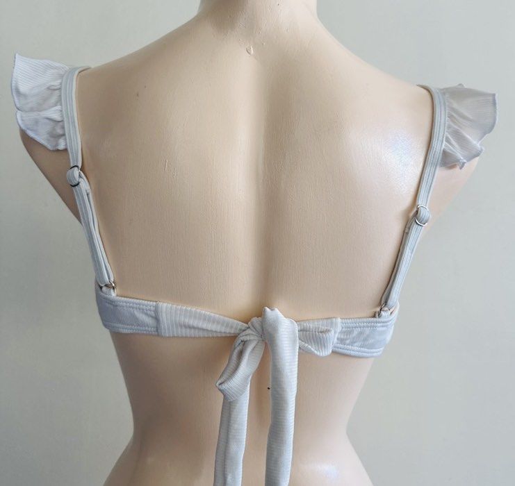 white underwire padded swimtop S 32/34 (Category: Bikinis & Swimsuits) located in San Jose. Submitted by 99ners (Listing ID 1460179250, Image 3). Description: .