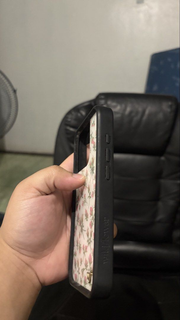 WildFlower case for iPhone 15 PRO (Category: Cases & Sleeves) located in Dagupan City. Submitted by jagaray_ (Listing ID 1460286793, Image 3). Description: WildFlower case for iPhone 15 PRO in Good condition No major scratch or dent original but has no box already.