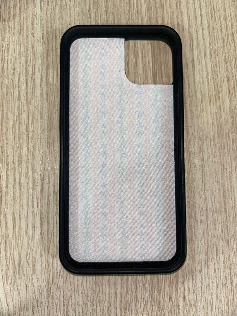 Wildflowers phone case iPhone 14 plus （分類：手機套及手機殻）位於 Hong Kong。 由 lmao0504 提交（商品編號 1460254462，圖片 2）。簡介： Only used for 3 months。