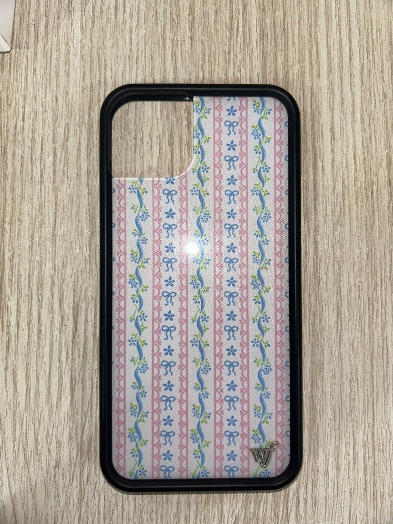 Wildflowers phone case iPhone 14 plus （分類：手機套及手機殻）位於 Hong Kong。 由 lmao0504 提交（商品編號 1460254462，圖片 1）。簡介： Only used for 3 months。
