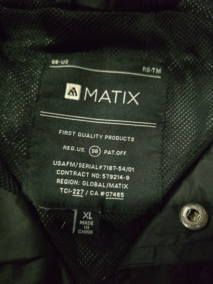 Wind breaker black (Category: Coats, Jackets and Outerwear) located in Quezon City. Submitted by GGPY5 (Listing ID 1460235542, Image 3). Description: Decluttering condition 10/10 p.s : payment first and strictly no refunds.