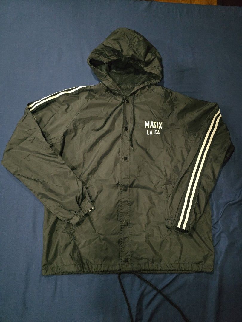 Wind breaker black (Category: Coats, Jackets and Outerwear) located in Quezon City. Submitted by GGPY5 (Listing ID 1460235542, Image 1). Description: Decluttering condition 10/10 p.s : payment first and strictly no refunds.