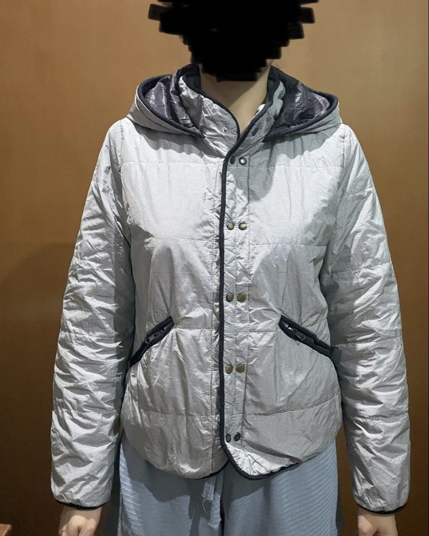 Winter Warm Jacket for Small to Medium (Category: Coats, Jackets and Outerwear) located in Manila. Submitted by gallerydp888 (Listing ID 1460272820, Image 2). Description: Item Details & Condition Size: Small to Medium Brand/Tag: Unbranded / No Tag Style: Great for warm winter weather / cold travel Condition: Preloved (Used abroad recently) Reason for Selling: Decluttering / Closet clean-out Flaws to Note (Please check photos with circles): The l