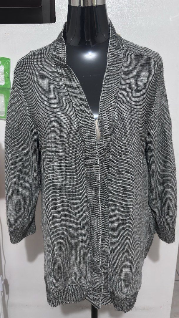 Women Blazer (Category: Coats, Jackets and Outerwear) located in Pasig City. Submitted by Atv26 (Listing ID 1460172570, Image 1). Description: Women Blazer Style Pang office, pang ginaw at pang gala Size: Bust width 20 inches Length 24 inches Color rate 10/10 .