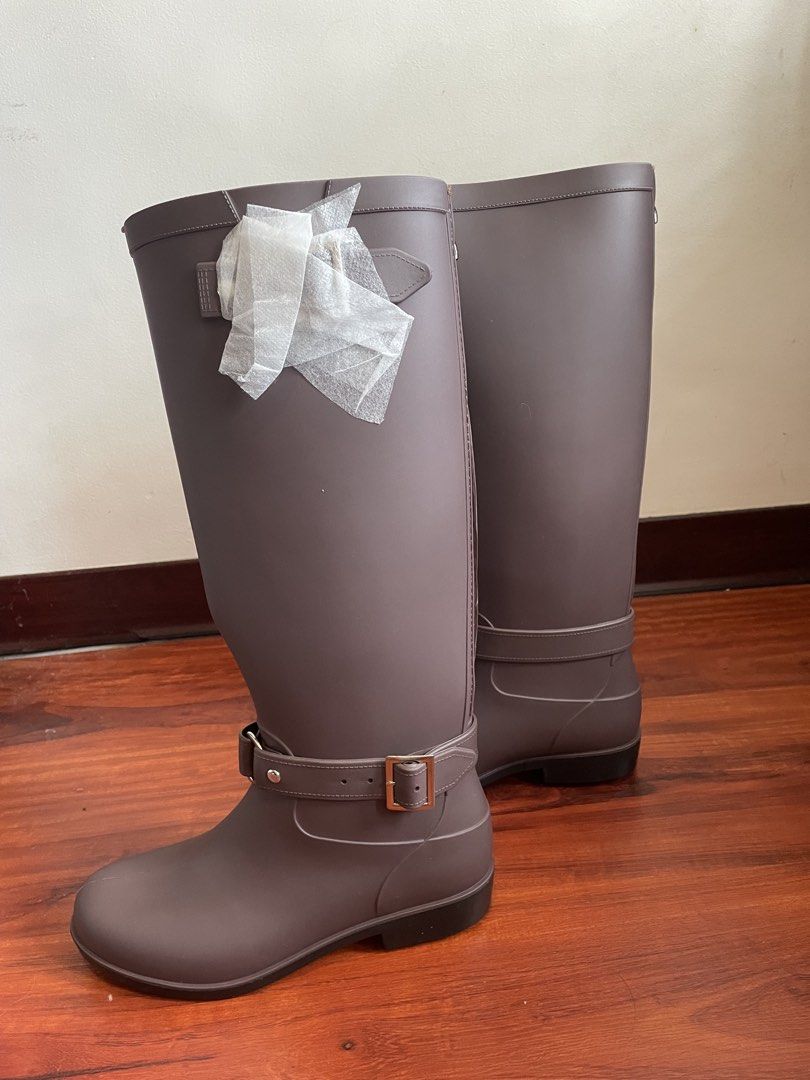 Women's high boots rubber waterproof (Category: Boots) located in Quezon City. Submitted by bitethegram (Listing ID 1460216535, Image 3). Description: RFS: Decluttering, never worn Size 38 on tag but fits 39 Back part has zipper Waterproof material.