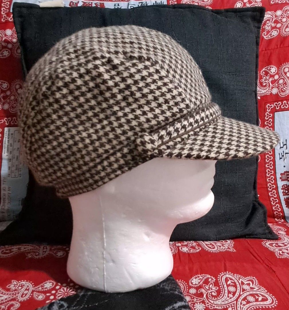 Women's Houndstooth Baker boy Cap- Korea (Category: Hats & Beanies) located in Cavite. Submitted by jp477 (Listing ID 1460303495, Image 3). Description: Women's houndstooth baker boy hat featuring a short visor and a decorative band detail. Made in Korea 100% Polyester.