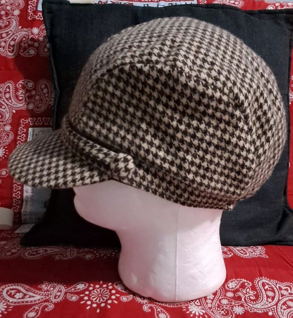 Women's Houndstooth Baker boy Cap- Korea (Category: Hats & Beanies) located in Cavite. Submitted by jp477 (Listing ID 1460303495, Image 2). Description: Women's houndstooth baker boy hat featuring a short visor and a decorative band detail. Made in Korea 100% Polyester.