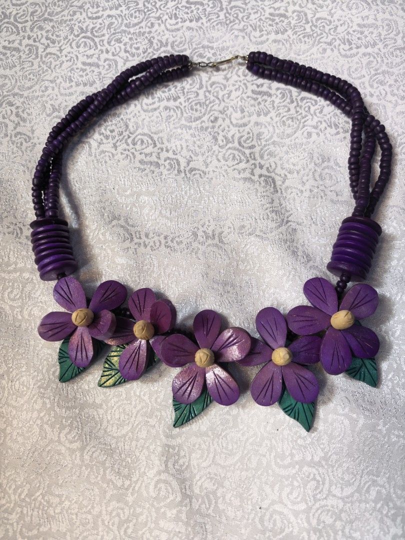 Wooden flower necklace pretty (Category: Necklaces) located in Tuguegarao City. Submitted by zenphoenix-7ad615 (Listing ID 1460145843, Image 3). Description: Wooden necklace in purple color.