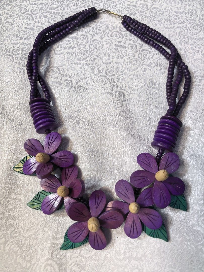 Wooden flower necklace pretty (Category: Necklaces) located in Tuguegarao City. Submitted by zenphoenix-7ad615 (Listing ID 1460145843, Image 1). Description: Wooden necklace in purple color.