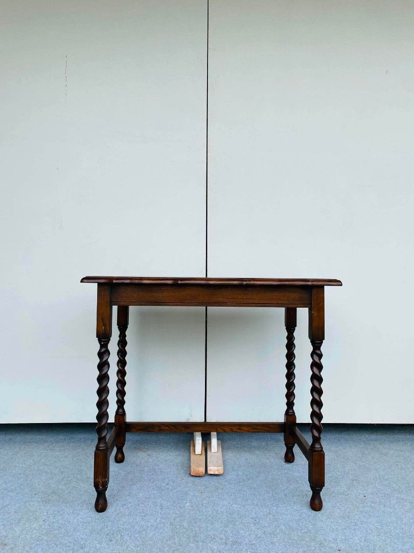 Work Desk (Category: Tables & Sets) located in Meycauayan. Submitted by marygracecasimiro (Listing ID 1460149521, Image 1). Description: "JAPAN SURPLUS" VINTAGE SOLID WOOD CONSOLE TABLE / SMALL VINTAGE WORK DESK SIZE: 32L" x 18W" x 29.5H" inches (AS-IS ITEM) IN GOOD CONDITION💚 Price:10,000.