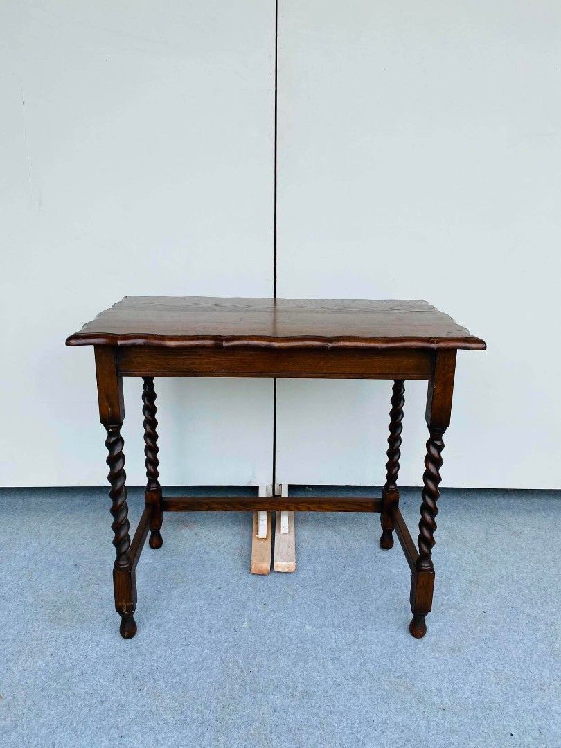 Work Desk (Category: Tables & Sets) located in Meycauayan. Submitted by marygracecasimiro (Listing ID 1460149521, Image 2). Description: "JAPAN SURPLUS" VINTAGE SOLID WOOD CONSOLE TABLE / SMALL VINTAGE WORK DESK SIZE: 32L" x 18W" x 29.5H" inches (AS-IS ITEM) IN GOOD CONDITION💚 Price:10,000.