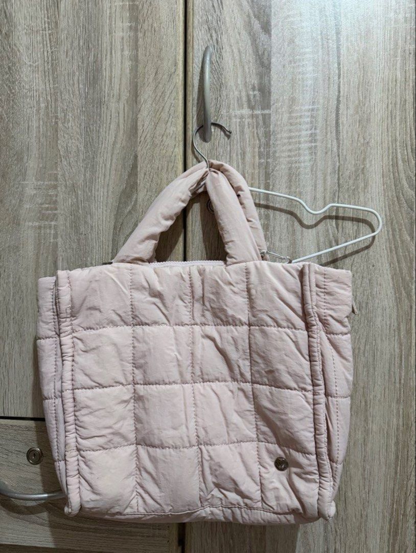 Wrestbronco Cross body bag (Category: Cross-body Bags) located in Rizal. Submitted by maemaedegu83659 (Listing ID 1460162023, Image 1). Description: Good as new. Used 2-3x.