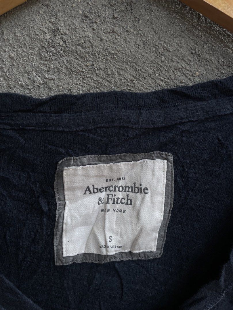 Y2k A&F (Category: Shirts) located in Polomolok. Submitted by michaelorodio9504 (Listing ID 1460111792, Image 2). Description: No issue Excellent 9.5/10 Color rate.