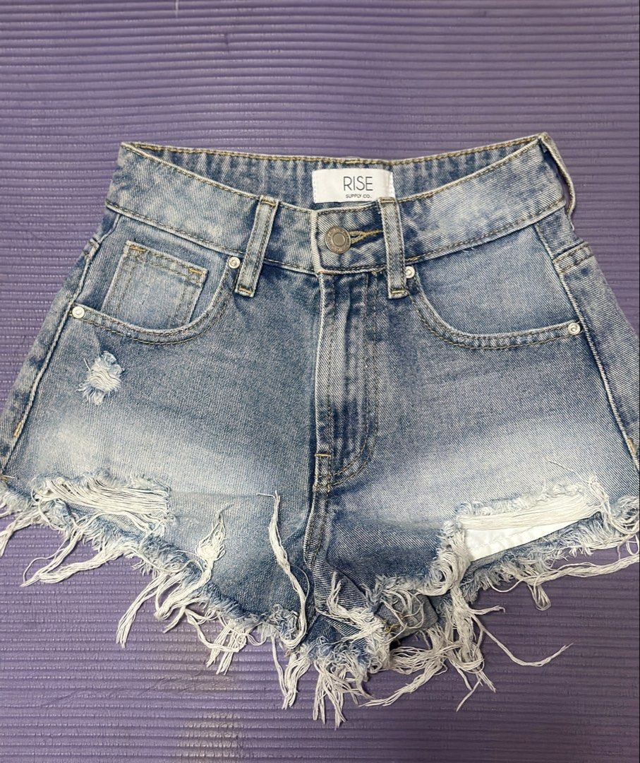 Y2k Jean shorts (Category: Shorts) located in Manila. Submitted by justvintage.finds (Listing ID 1460262338, Image 2). Description: .
