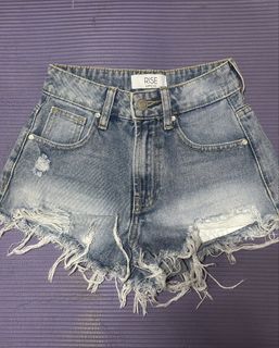 (Category: ) located in . Submitted by justvintage.finds (Listing ID 1460262338, Image 1). Description: .