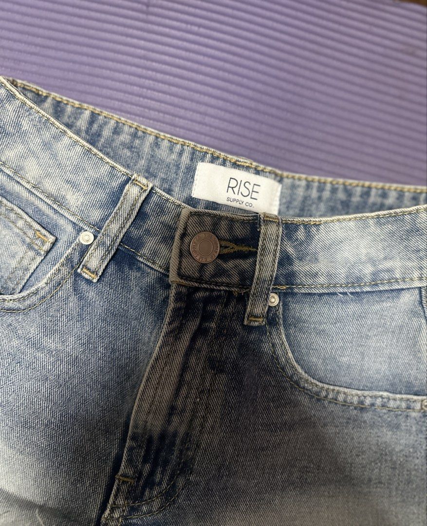 Y2k Jean shorts (Category: Shorts) located in Manila. Submitted by justvintage.finds (Listing ID 1460262338, Image 3). Description: .
