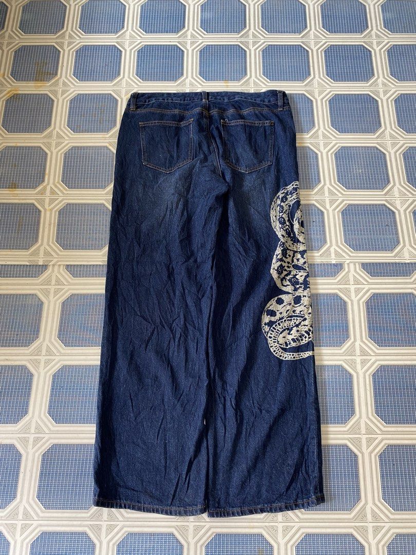 y2k pants (Category: Activewear) located in Naga. Submitted by thriftingcoldz (Listing ID 1460172731, Image 1). Description: .