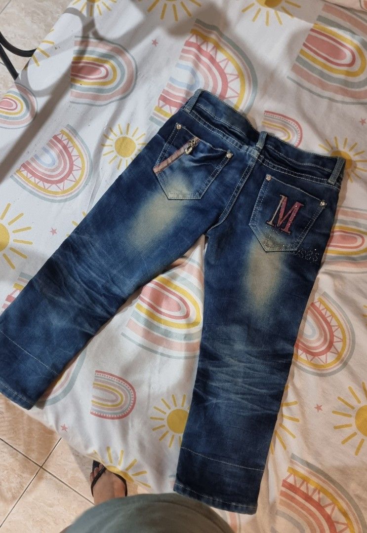 Y2K STYLE JEANS WAISTLINE 24 (Category: Jeans) located in Pasig City. Submitted by chaneltrinity (Listing ID 1460240154, Image 2). Description: below knees no issueee.