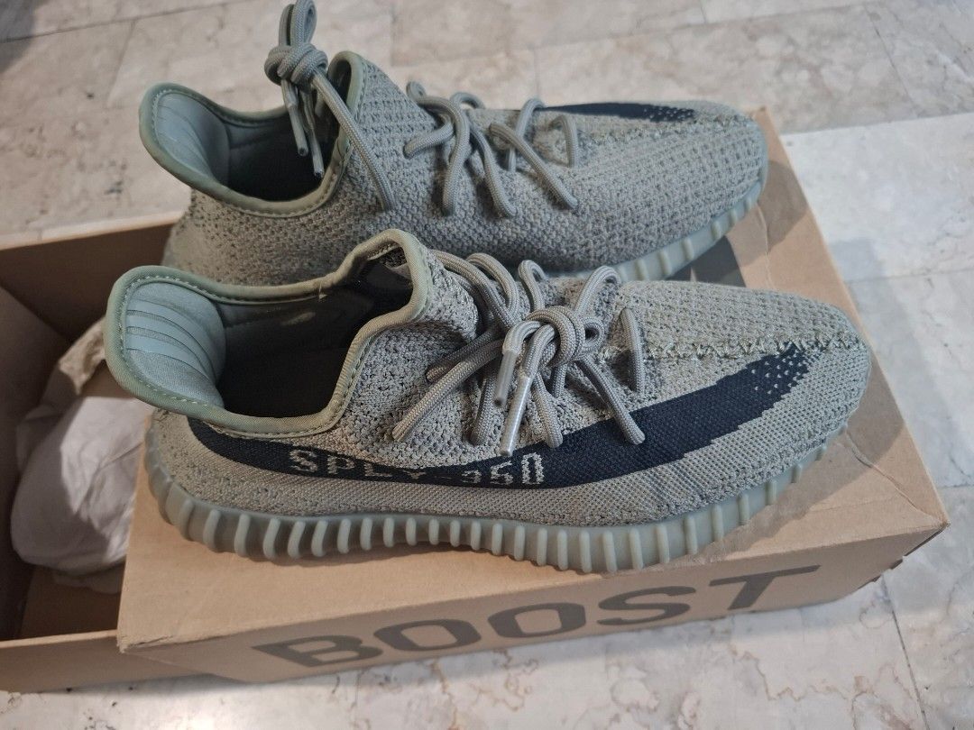Yeezy (Category: Casual Shoes) located in Quezon City. Submitted by loiselleee (Listing ID 1460136059, Image 3). Description: .