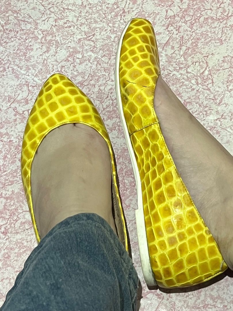 Yellow Crocodile Print Pointed Toe Flats (Category: Flats & Sandals) located in Santa Rosa. Submitted by rsxyen (Listing ID 1460276006, Image 2). Description: - Bright yellow flats - Cool crocodile print texture - Pointed toe design - Easy slip-on style - Brand logo on insole - Adds a pop of color to any outfit - Comfortable for everyday wear.
