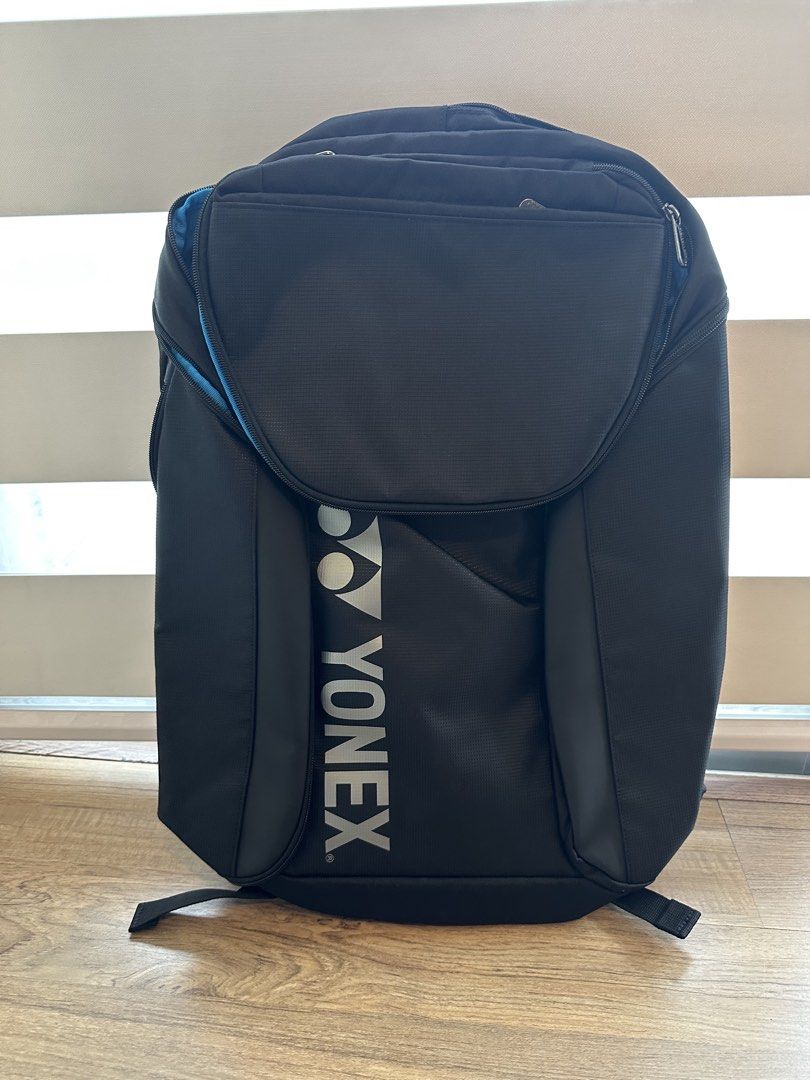 Yonex Tennis Bag (Category: Racket and Ball Sports) located in Makati City. Submitted by thriftore.com (Listing ID 1460261749, Image 1). Description: Racquet Coil Zipper.