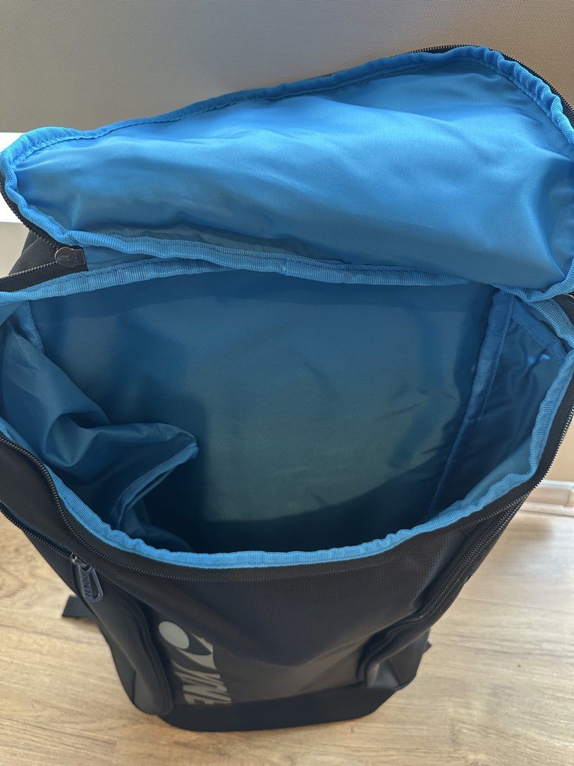 Yonex Tennis Bag (Category: Racket and Ball Sports) located in Makati City. Submitted by thriftore.com (Listing ID 1460261749, Image 2). Description: Racquet Coil Zipper.