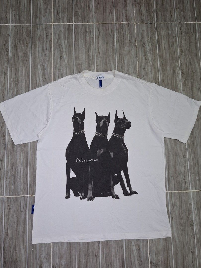 YOUNG GUNS DOBERMAN TSHIRT (freeshipping) (Category: Tshirts & Polo Shirts ) located in Quezon City. Submitted by gyl-stop (Listing ID 1460108174, Image 1). Description: free shipping 23 x 29.5 very good condi cr: 9.5/10 issue: need wash, dot stain.