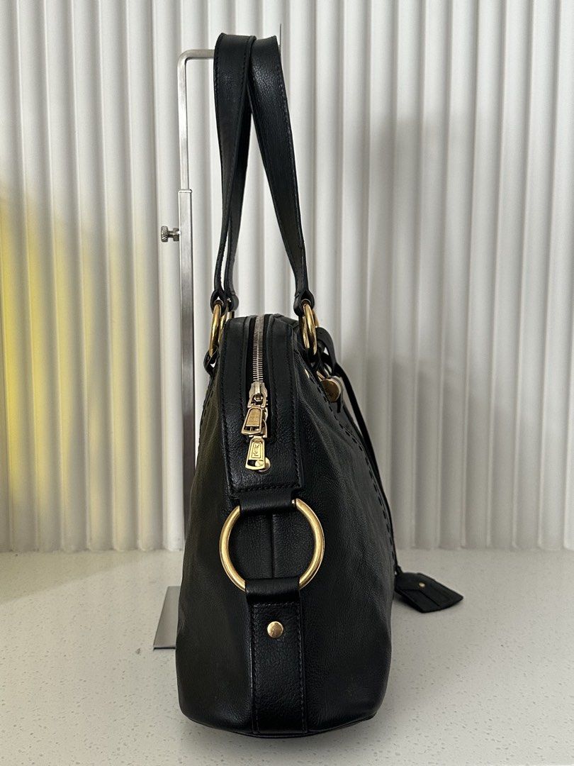 YSL Muse shoulder bag for 14k birthday sale! (Category: Luxury Bags & Wallets) located in Quezon City. Submitted by nancdmd (Listing ID 1460140665, Image 3). Description: YSL Muse small for sale Classic bag from YSL Comes with 2 dustbags With Cards With Clochette and padlock L 14 in, H 9.5 in, D 4.5 in Price still negotiable. Bag may be viewed or picked up from my shop along Panay ave QC.