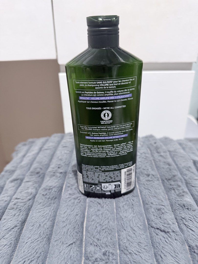 Yves Rocher Volume Plumping Shampoo (Category: Hair) located in Manila. Submitted by prelovedbygayle (Listing ID 1460281068, Image 2). Description: Target Treatment: Formulated specifically with quinoa peptides to add weightless texture, instant lift, and visible density to fine and flat hair. Clean Formula: Features a sulfate-free and silicone-free translucent gel composition consisting of 94% ingredients from natural origin. Packaging: Containe