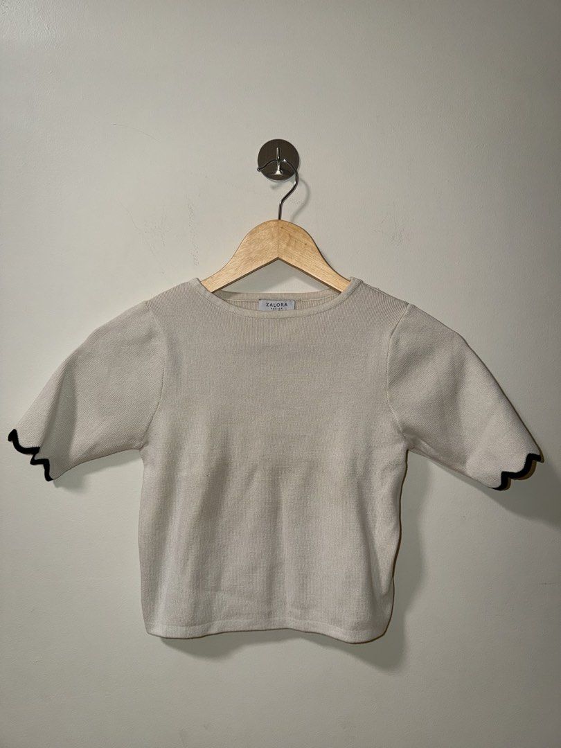 Zalora scalloped sleeves top (Category: Others Tops) located in Makati City. Submitted by andzr. (Listing ID 1460166898, Image 1). Description: .