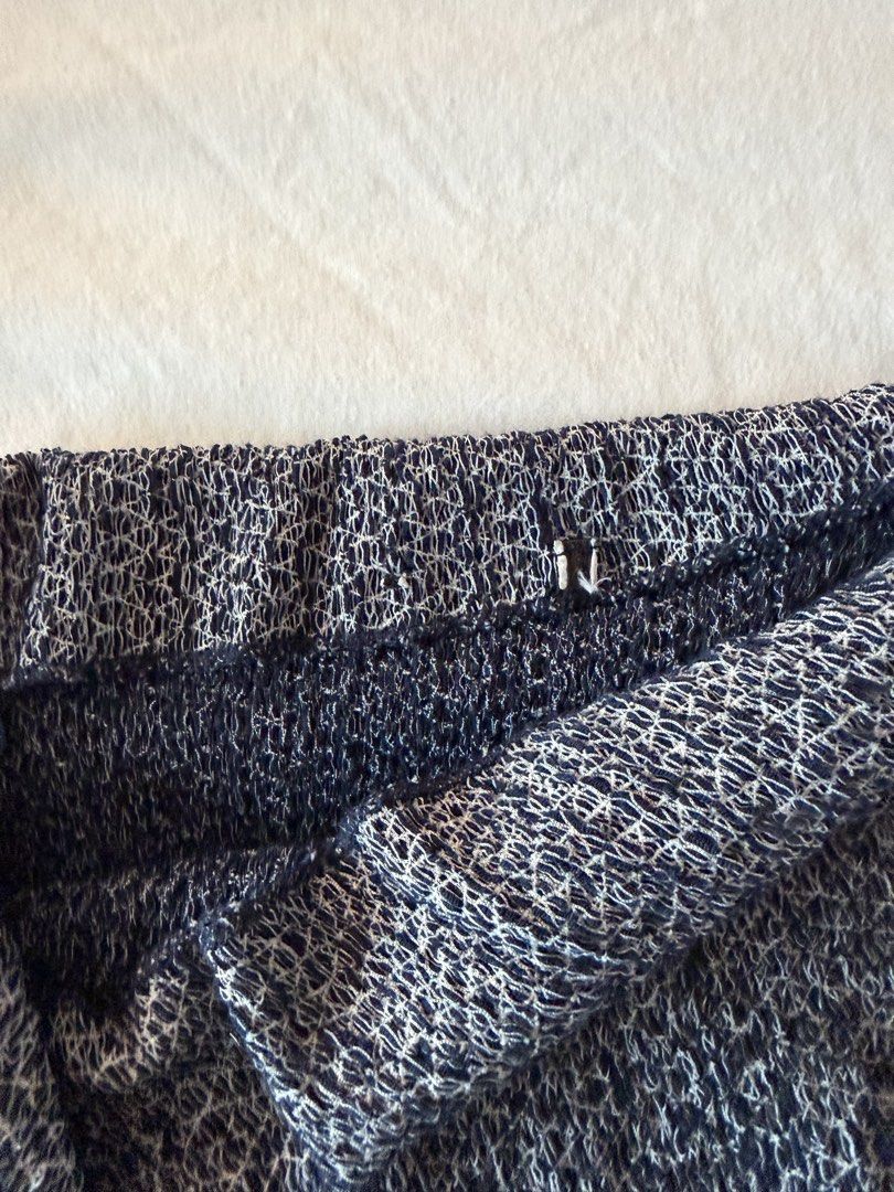 ZARA Asymmetrical Blue Knit Top (Category: Sleeveless) located in Angeles City. Submitted by aicl_ (Listing ID 1460131158, Image 3). Description: Note: Tag and hanger loop was cut since it would show when worn, other than that the item is in great condition.