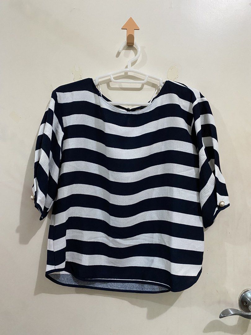 Zara Basic Striped Top with Pearl Button Details (Category: Blouses) located in Taguig. Submitted by maly01_ (Listing ID 1460209017, Image 1). Description: - navy and white striped top/blouse - flowy dm for inquiries :) .
