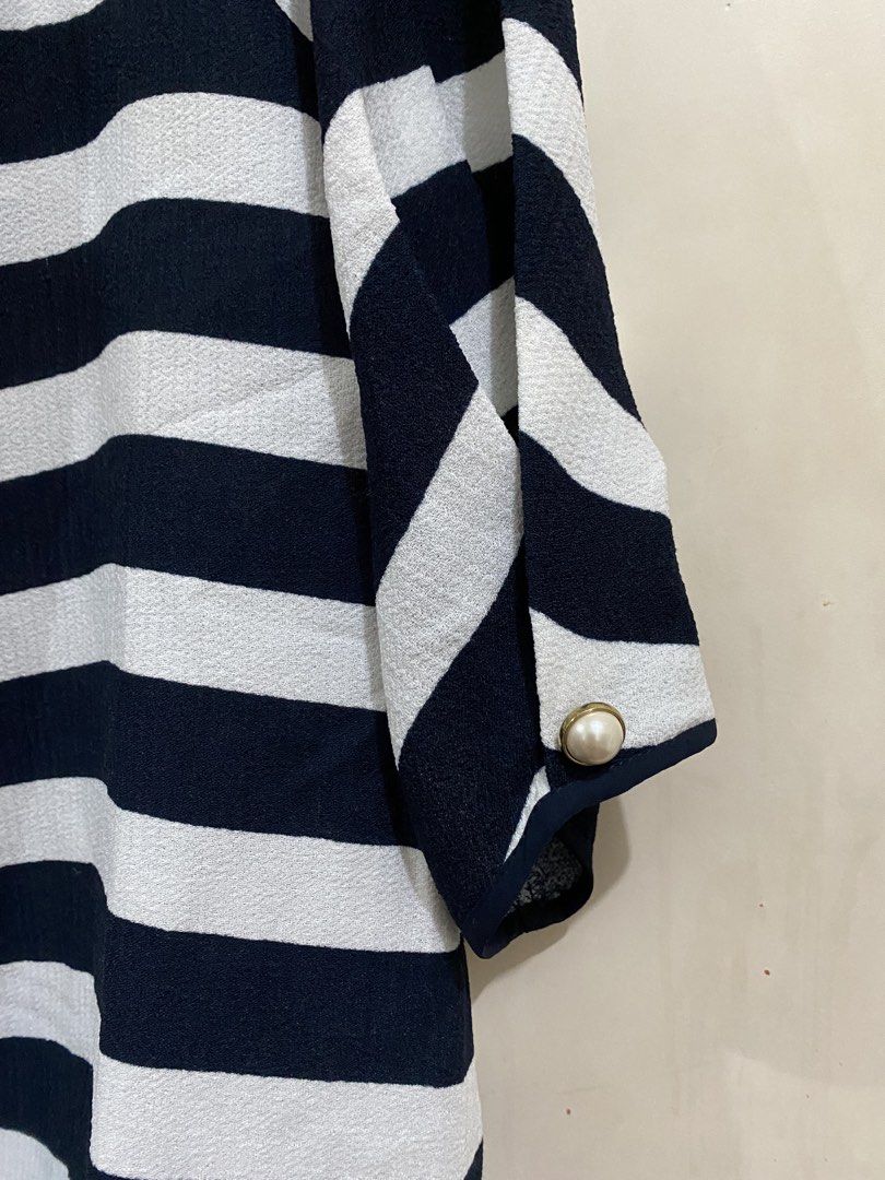 Zara Basic Striped Top with Pearl Button Details (Category: Blouses) located in Taguig. Submitted by maly01_ (Listing ID 1460209017, Image 2). Description: - navy and white striped top/blouse - flowy dm for inquiries :) .
