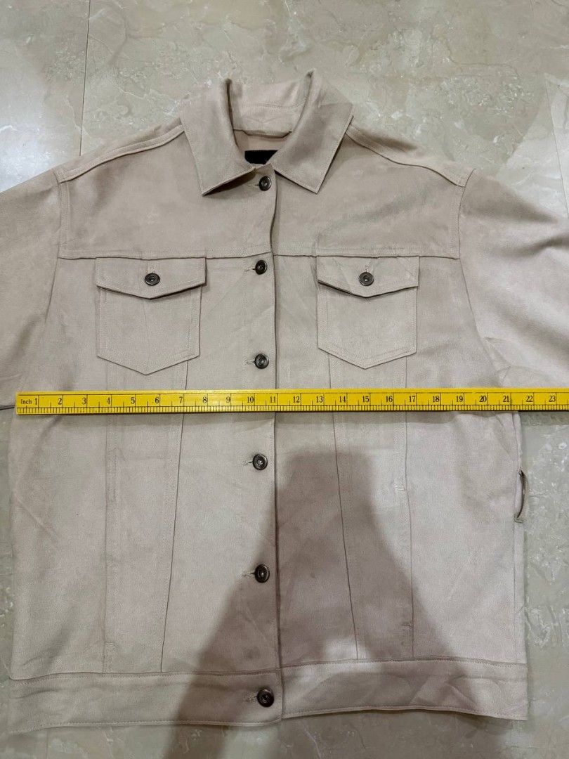 Zara Beige Faux-suede Jacket (Category: Coats, Jackets and Outerwear) located in San Mateo. Submitted by 3hourz (Listing ID 1460240594, Image 2). Description: Check pictures for measurements A little dirty (Don't know how to clean suede) Missing suede belt.