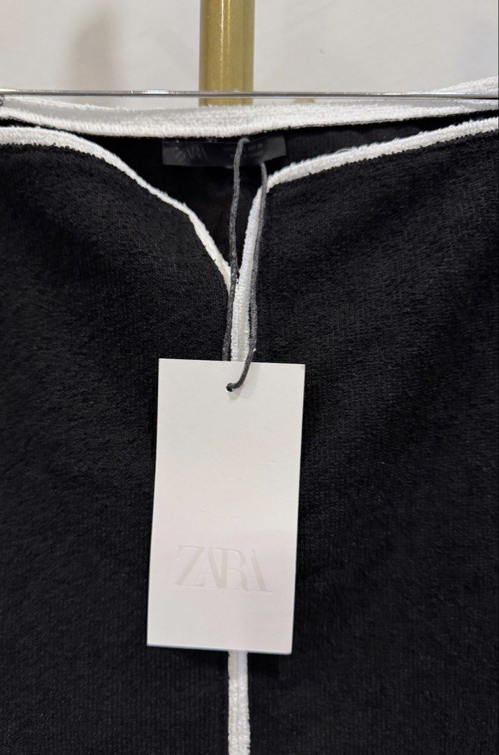 Zara Black Dress (Category: Dresses) located in Quezon City. Submitted by shopper_xoxo (Listing ID 1460263878, Image 3). Description: Brand new with tag 😊 📦 From Zara Japan 🚚 On hand and ready to ship MOP: GCash and BPI Shipping starts at ₱65 only ✨ .