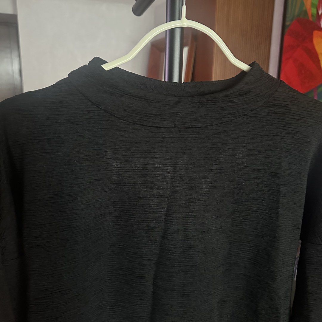 Zara black longsleeves (Category: Longsleeves) located in Pasig City. Submitted by ynahperez (Listing ID 1460213315, Image 2). Description: .