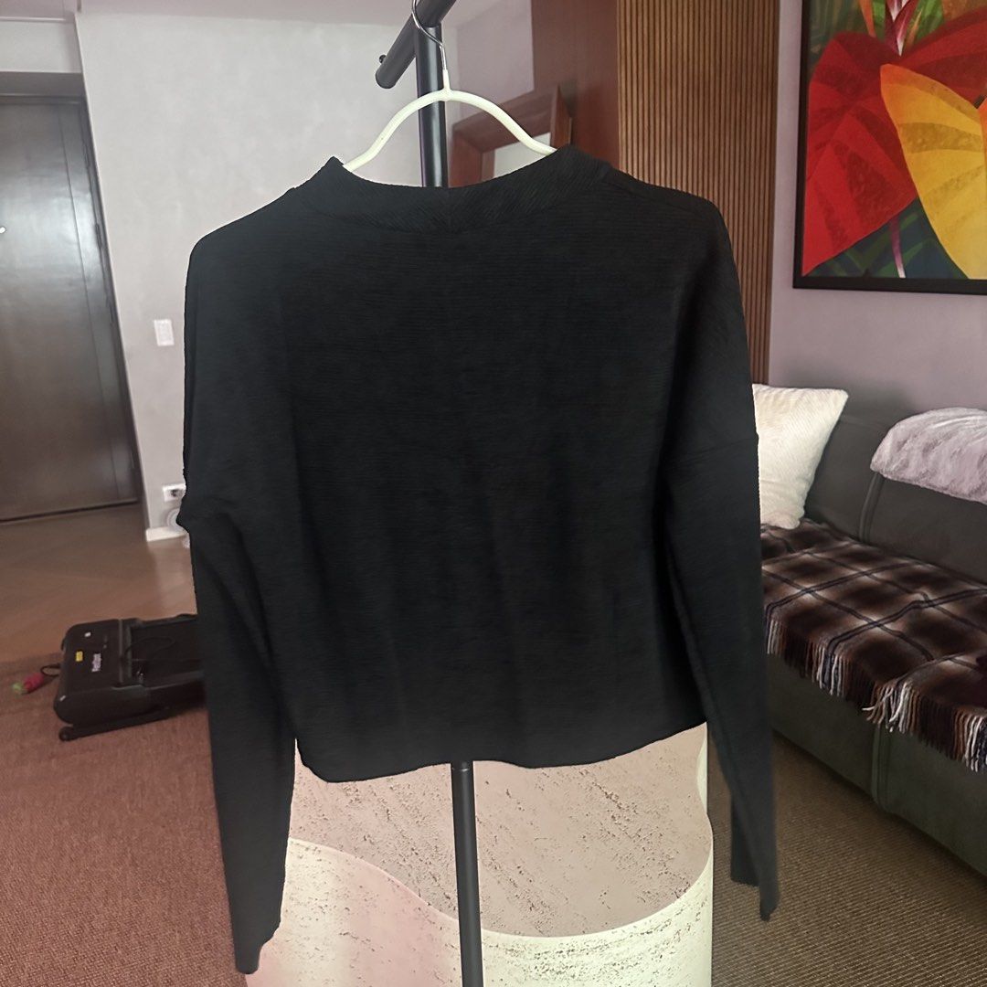 Zara black longsleeves (Category: Longsleeves) located in Pasig City. Submitted by ynahperez (Listing ID 1460213315, Image 3). Description: .