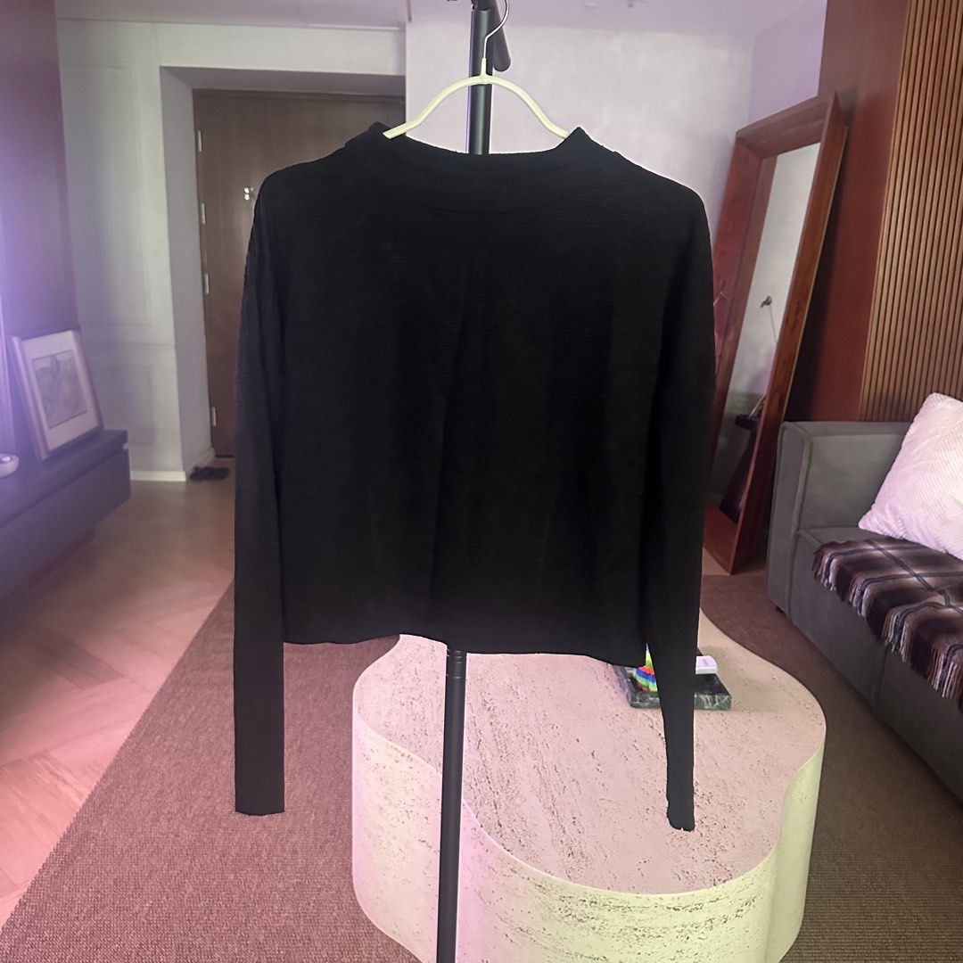 Zara black longsleeves (Category: Longsleeves) located in Pasig City. Submitted by ynahperez (Listing ID 1460213315, Image 1). Description: .