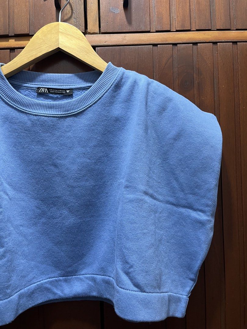Zara Blue Cropped Sweatshirt (Category: Longsleeves) located in Cagayan de Oro. Submitted by prelovederela (Listing ID 1460257818, Image 2). Description: -i have this in black!.