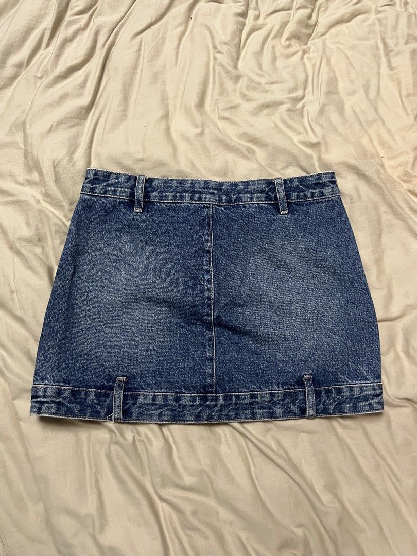 Zara Blue Denim Mini Skirt (Category: Skirts) located in Paranaque City. Submitted by dubaichocolei (Listing ID 1460195307, Image 2). Description: - Zara blue denim mini skirt - Classic five-pocket styling - Belt loops at the waist - Unique layered hem detail - Made in Bangladesh - Great for casual outfits.
